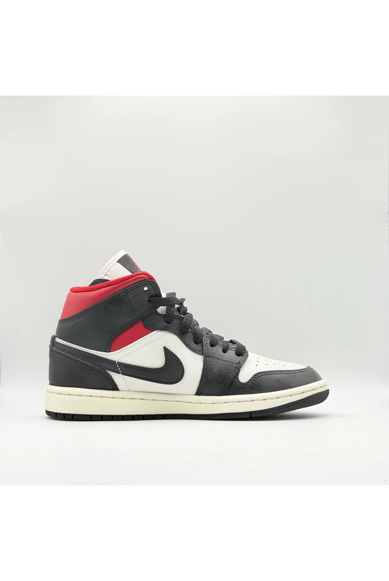 Nike Air Jordan 1 - Image 5
