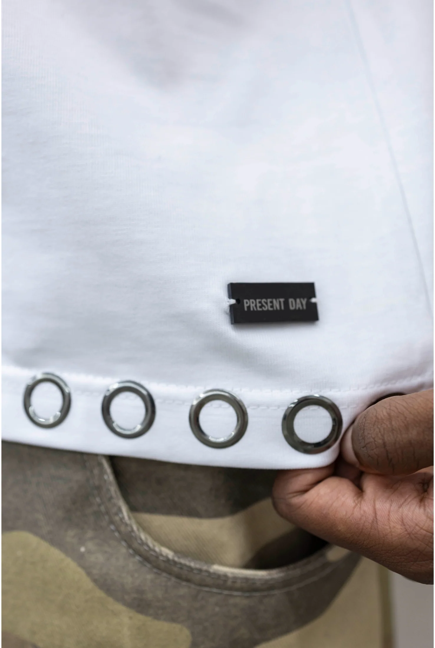 T-shirt PRESENT DAY Borchie - Image 5