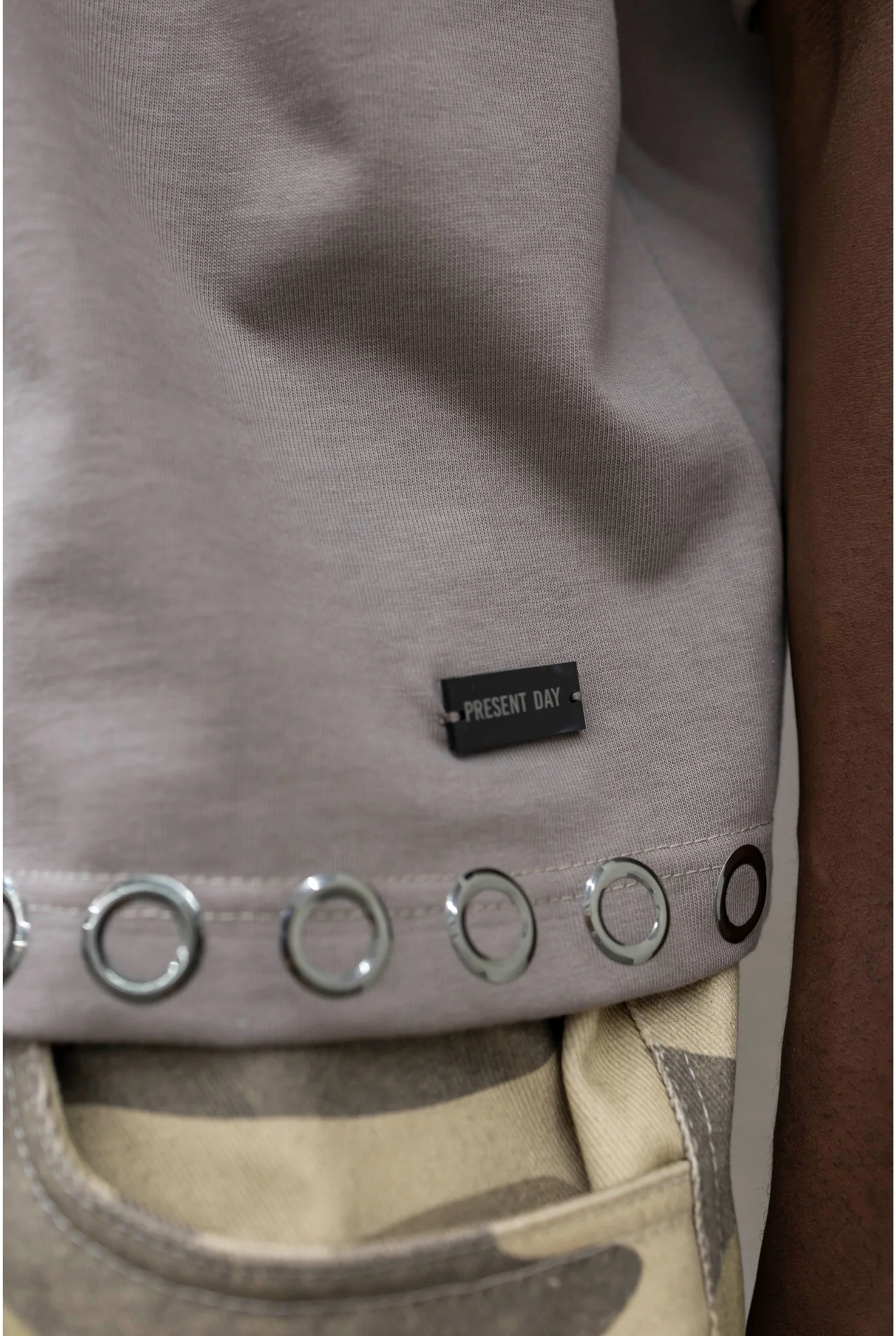 T-shirt PRESENT DAY Borchie - Image 7