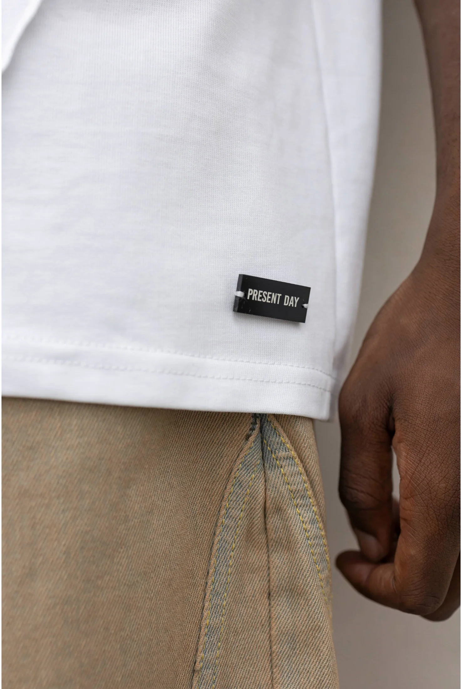 T-shirt PRESENT DAY Ripped - Image 9